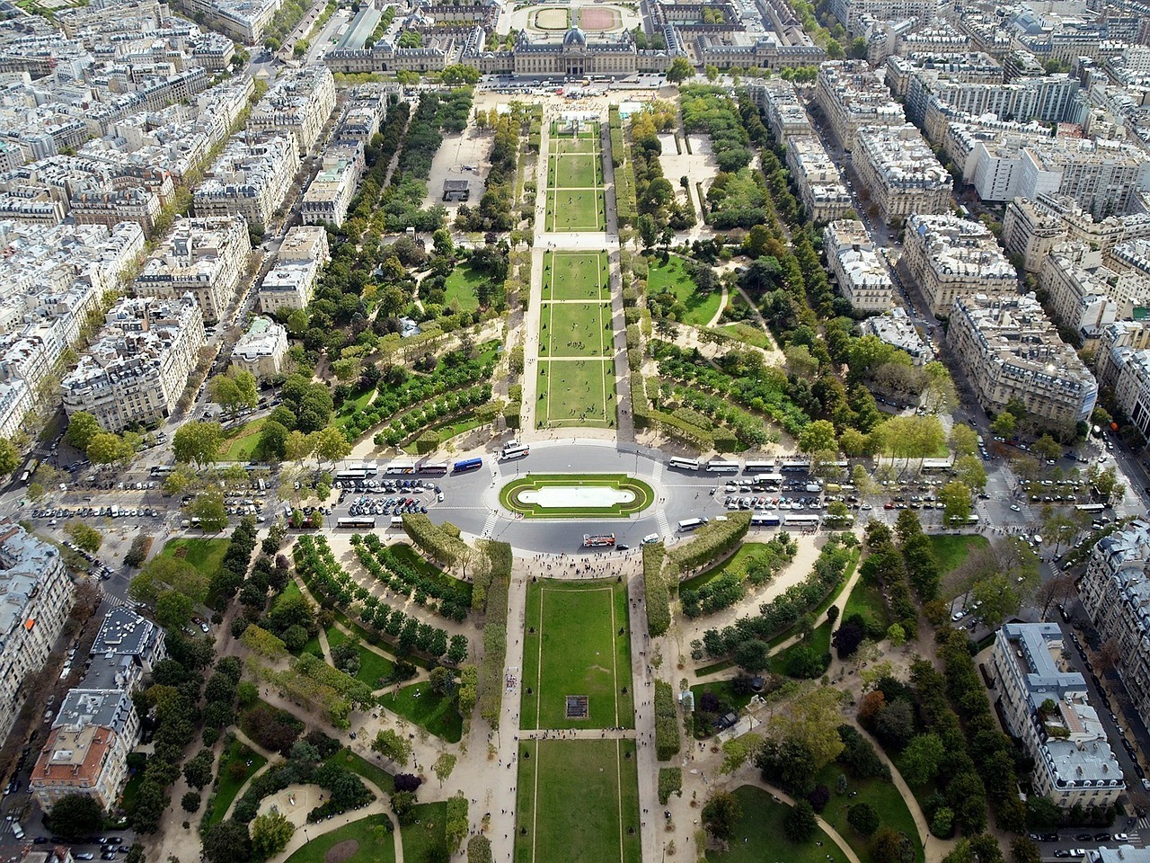 garden-101635_1280 Parc du Champ-de-Mars